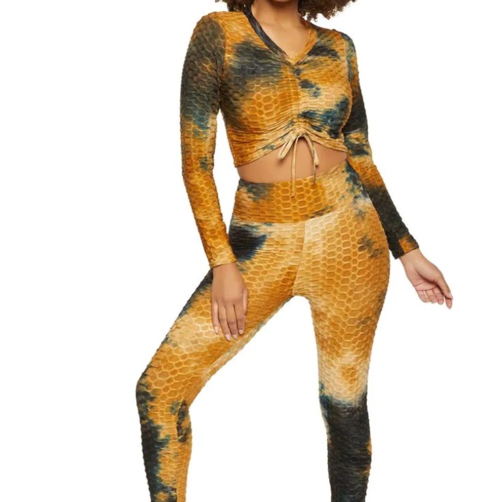 Matching top and bottom outfit!
